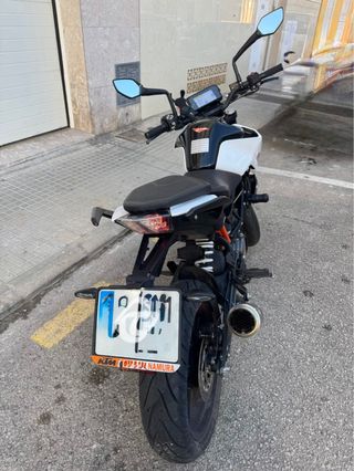 KTM Duke 125 Blanca y Naranja