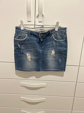 Falda vaquera ONLY desgastada