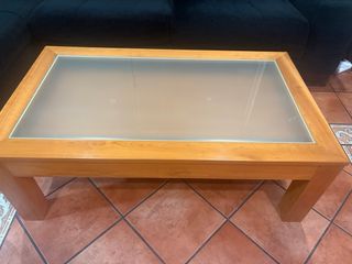 Tavolo da centro in legno e vetro