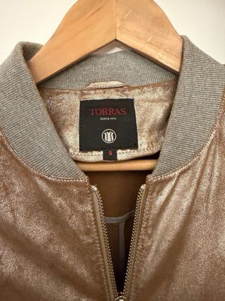 Chaqueta bomber dorada de piel efecto brilli brill