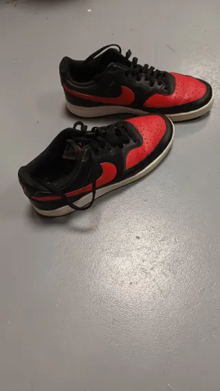 Zapatillas Nike Air Force 1 Negras y Rojas