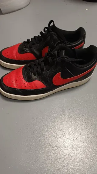 Zapatillas Nike Air Force 1 Negras y Rojas