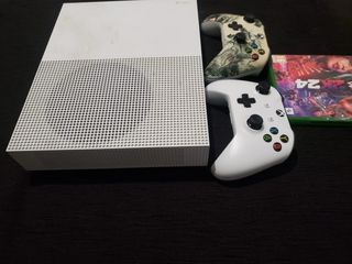 Xbox One S + 2 Mandos + Juego