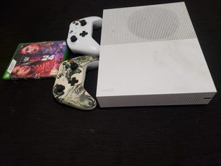 Xbox One S + 2 Mandos + Juego