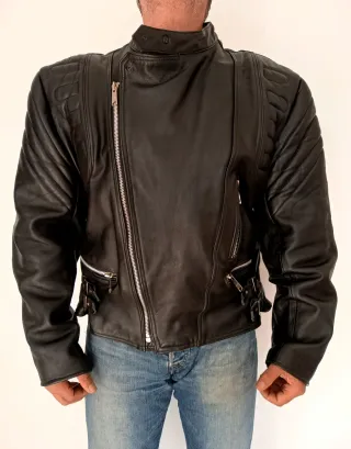 Motera cuero grueso con protecciones XXL. Medidas.