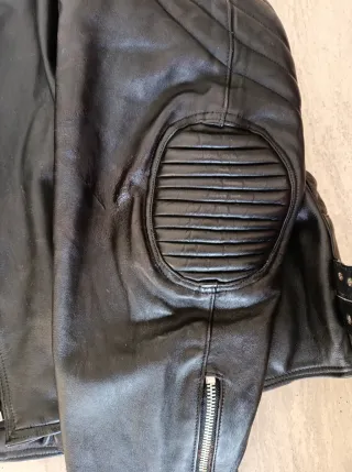 Motera cuero grueso con protecciones XXL. Medidas.