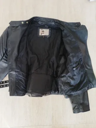 Motera cuero grueso con protecciones XXL. Medidas.