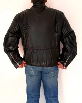 Motera cuero grueso con protecciones XXL. Medidas.