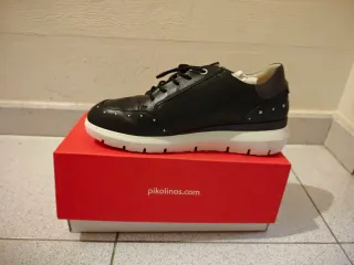 Zapatos Pikolinos negros mujer tachuelas