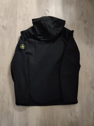 Chaqueta Stone Island con capucha