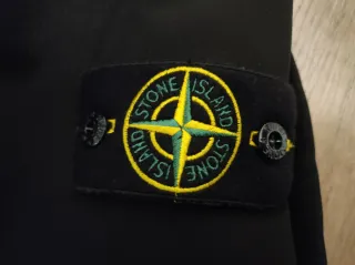Chaqueta Stone Island con capucha