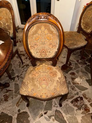 Tavolo e 6 sedie in legno artigianali