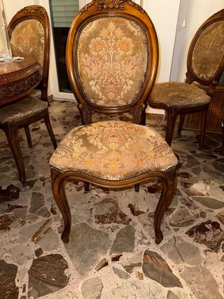 Tavolo e 6 sedie in legno artigianali