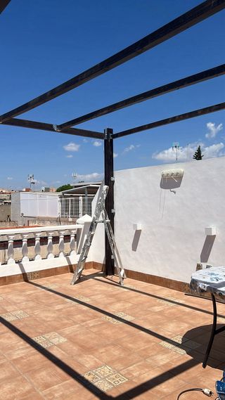 Pérgola de madera, tela toldo chenila beige