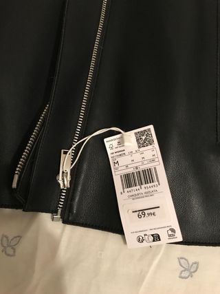 Chaqueta Mango Negra con Cuello Borreguito