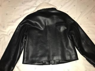 Chaqueta Mango Negra con Cuello Borreguito