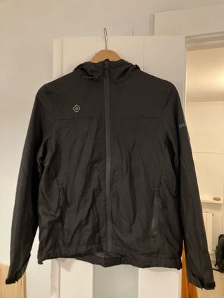 Chaqueta trekking IZAS negra