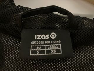 Chaqueta trekking IZAS negra