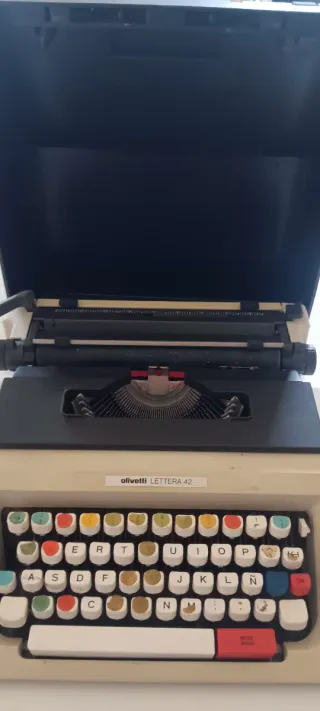 Lotto di 3 macchine da scrivere Olivetti