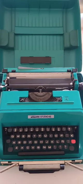 Lotto di 3 macchine da scrivere Olivetti