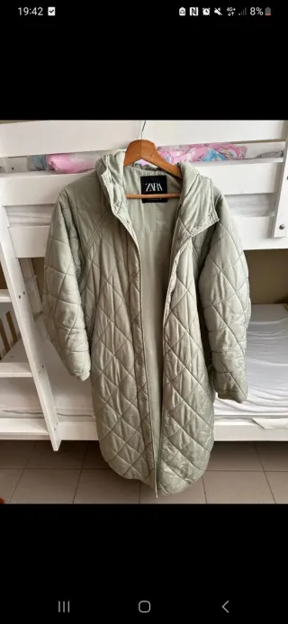 Abrigo viral de Zara edición limitada verde menta