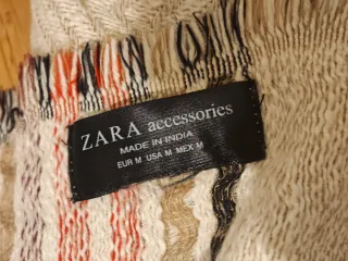 Bufanda Zara rayas beige y rojo