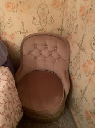 Sillón vintage regio rosa terciopelo.
