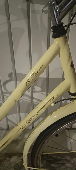 Bicicleta paseo 28"  Color crema  Xirivella Valenc