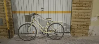 Bicicleta paseo 28"  Color crema  Xirivella Valenc