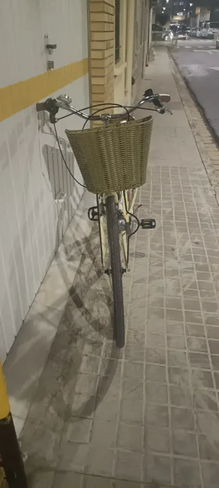 Bicicleta paseo 28"  Color crema  Xirivella Valenc