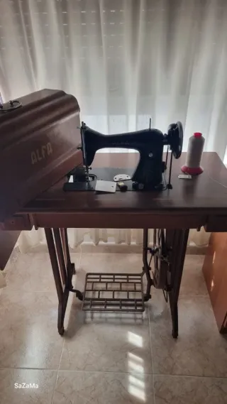 MAQUINA DE COSER ALFA