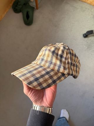 Gorra Aquascutum cuadros azul y marrón
