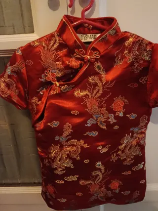 Camiseta oriental niña DYSMAD roja y dorada