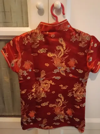 Camiseta oriental niña DYSMAD roja y dorada