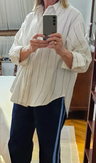 Camisa de rayas beige y negra