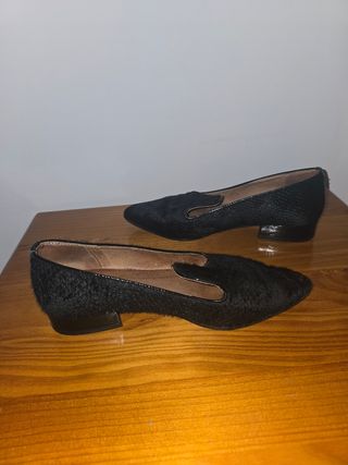 Bailarinas/Mocasines negros de piel.