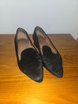 Bailarinas/Mocasines negros de piel.