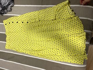 Falda midi lunares amarilla