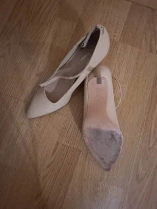 Zapatos tacón Stradivarius beige