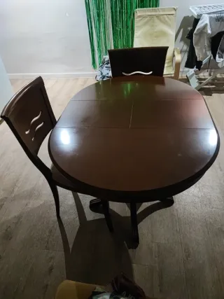 Tavolo da pranzo in legno con 2 sedie