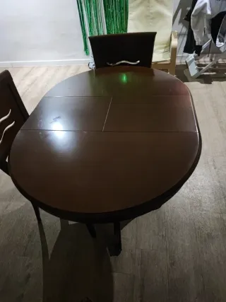 Tavolo da pranzo in legno con 2 sedie