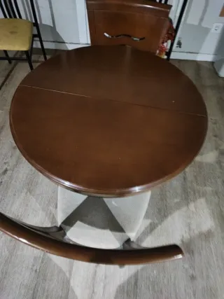 Tavolo da pranzo in legno con 2 sedie