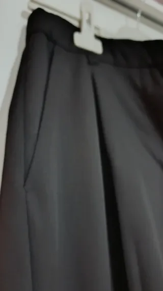 Pantalón negro campana largo de pinza