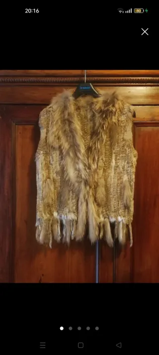 Chaleco de piel beige y marrón