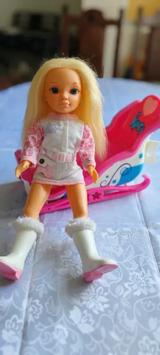 Muñeca Nancy con trineo