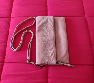 Bolso rosa con detalles plateados