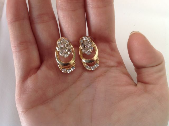 Pendientes con piedras nuevos