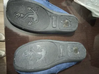 Zapatillas de estar en casa hombre azul .