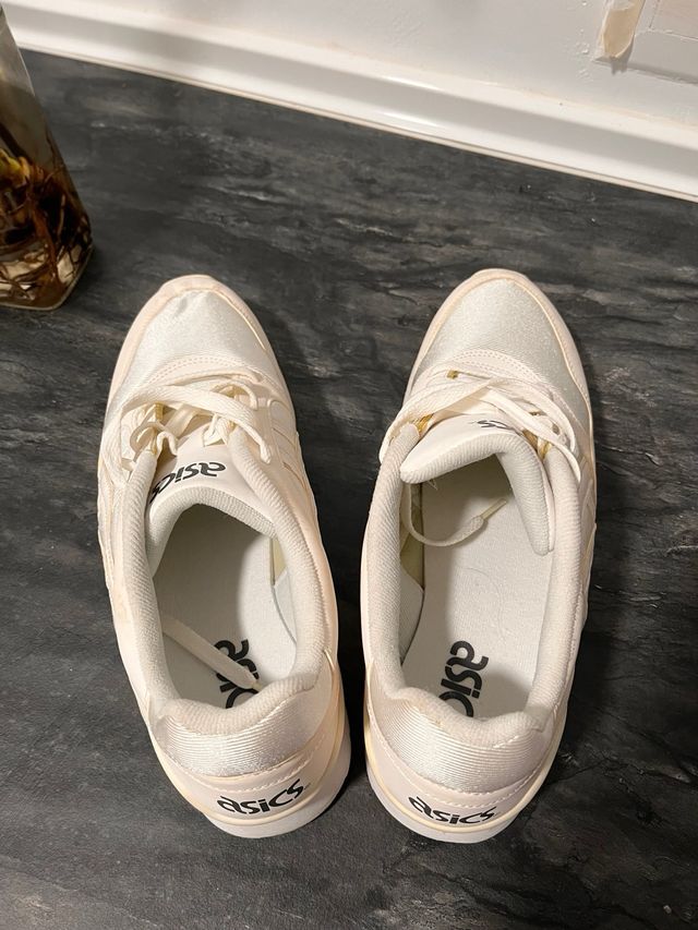 Zapatillas Asics Talla 44 Plata y Blanco