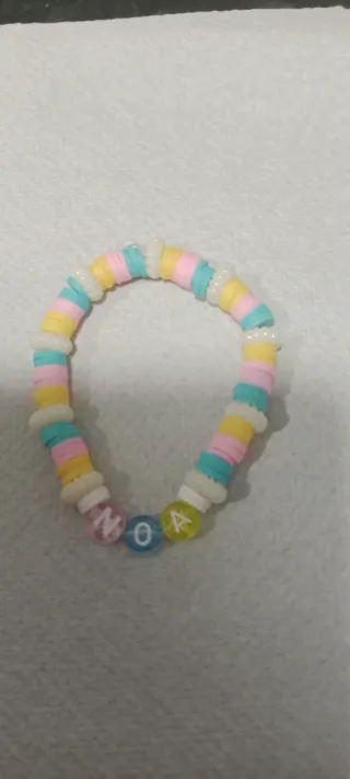 Pulsera de cuentas de colores